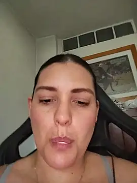 Snapshot of Mia_Hampton chatting on 06-07-26, 08:58 Mia Hampton online show from 06-07-26, 08:58
