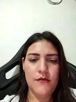 Mia Hampton online show from 10-31-25, 01:46