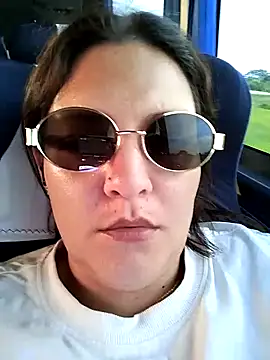 Mia Hampton online show from 10-05-25, 10:22