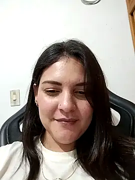 Mia Hampton online show from 11-29-25, 02:01