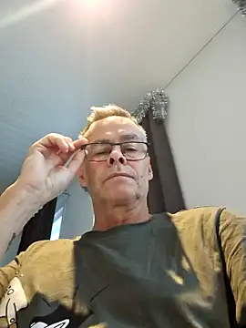 Snapshot of DarrenSullivanSlut chatting on 12-04-24, 10:18 DarrenSullivanSlut online show from 12-04-24, 10:18