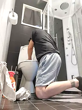 Snapshot of DarrenSullivanSlut chatting on 03-18-25, 12:06 DarrenSullivanSlut online show from 03-18-25, 12:06