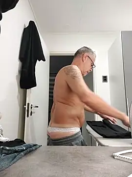 Snapshot of DarrenSullivanSlut chatting on 10-06-25, 09:32 DarrenSullivanSlut online show from 10-06-25, 09:32