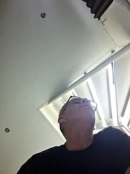 Snapshot of DarrenSullivanSlut chatting on 03-18-25, 09:01 DarrenSullivanSlut online show from 03-18-25, 09:01