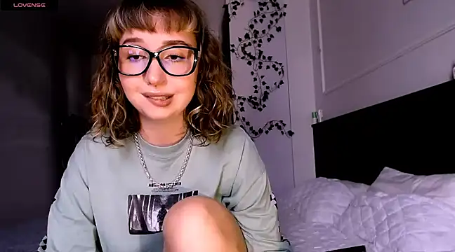 Cosmo Riri online show from 12-22-24, 07:00