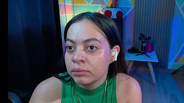 Snapshot of Cuttiealice chatting on 10-04-25, 11:45 Cuttiealice online show from 10-04-25, 11:45
