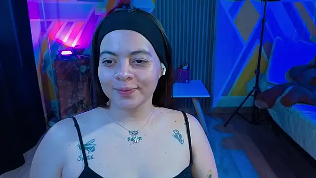 Snapshot of Cuttiealice chatting on 10-15-25, 12:46 Cuttiealice online show from 10-15-25, 12:46