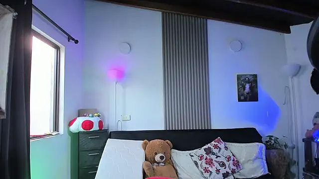 Snapshot of Cuttiealice chatting on 03-22-25, 10:26 Cuttiealice online show from 03-22-25, 10:26