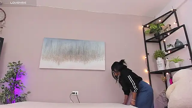 Briana Wells  online show from 04-18-26, 12:29