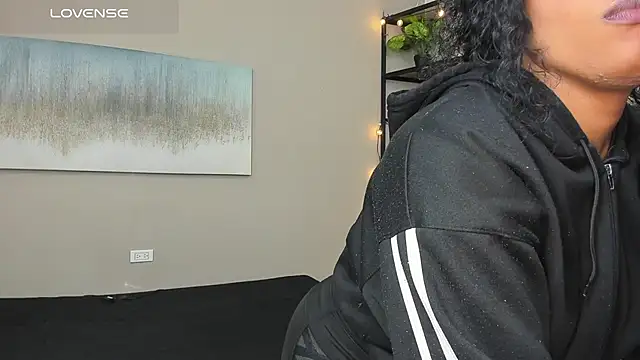 Briana Wells  online show from 05-11-26, 12:28