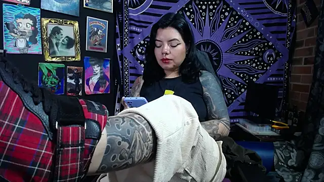 Yourmadame P online show from 04-18-26, 04:15