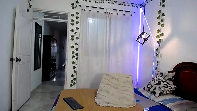 ivonne  hott1 online show from 10-30-25, 08:17