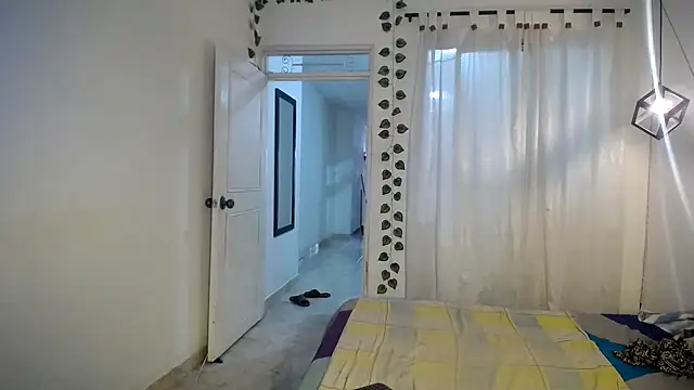 ivonne  hott1 online show from 09-19-25, 08:02