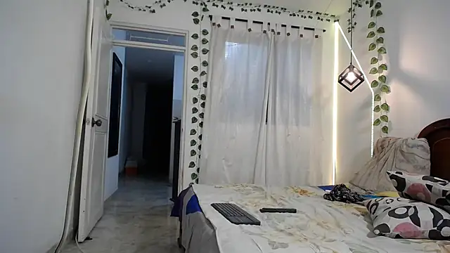 ivonne  hott1 online show from 12-20-25, 12:57