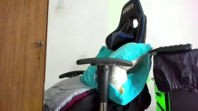 hugeeblackcock online show from 04-18-26, 07:18