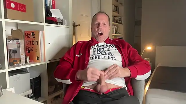 Snapshot of drefman chatting on 02-16-26, 06:17 drefman online show from 02-16-26, 06:17