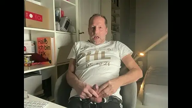 Snapshot of drefman chatting on 03-02-26, 06:04 drefman online show from 03-02-26, 06:04