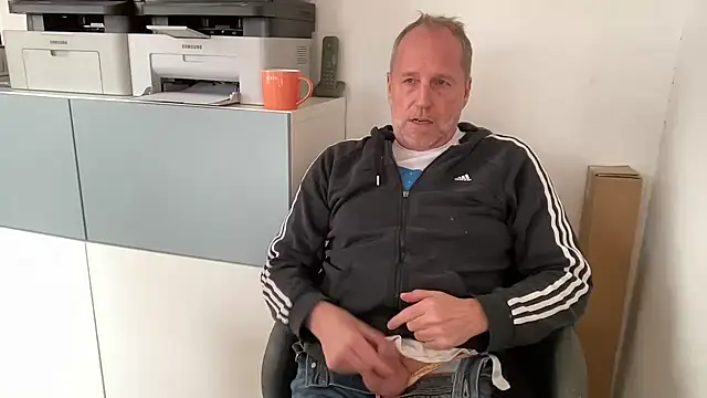 Snapshot of drefman chatting on 02-24-26, 11:33 drefman online show from 02-24-26, 11:33