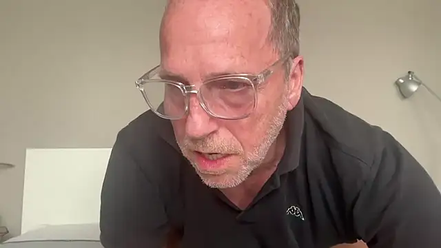 Snapshot of drefman chatting on 05-04-26, 05:16 drefman online show from 05-04-26, 05:16