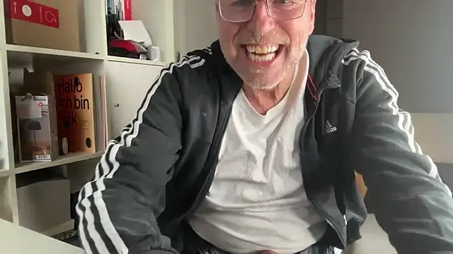 Snapshot of drefman chatting on 02-11-26, 03:01 drefman online show from 02-11-26, 03:01