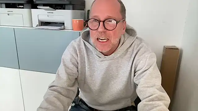 Snapshot of drefman chatting on 02-17-26, 02:14 drefman online show from 02-17-26, 02:14