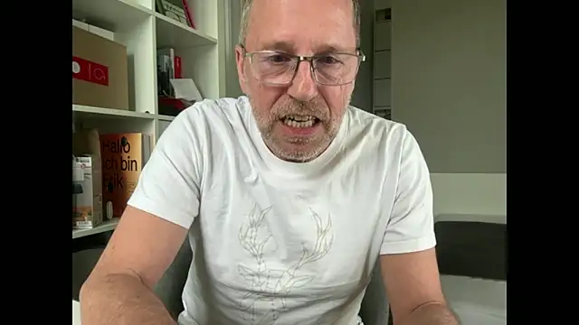 Snapshot of drefman chatting on 02-21-26, 03:03 drefman online show from 02-21-26, 03:03