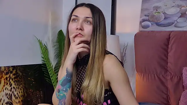 Snapshot of NicolLopeze chatting on 02-20-25, 05:30 NicolLopeze online show from 02-20-25, 05:30