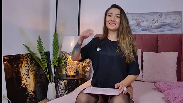 Snapshot of NicolLopeze chatting on 01-24-25, 04:06 NicolLopeze online show from 01-24-25, 04:06