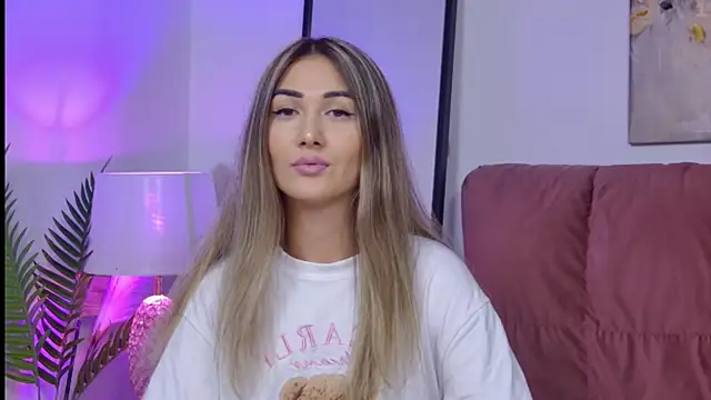 Snapshot of NicolLopeze chatting on 10-03-25, 12:39 NicolLopeze online show from 10-03-25, 12:39