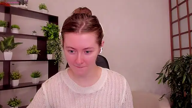 Snapshot of KateCuddle chatting on 08-04-26, 02:05 KateCuddle online show from 08-04-26, 02:05