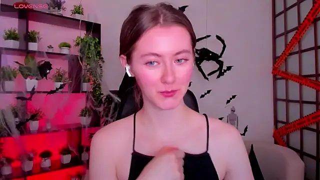 KateCuddle online show from 10-29-25, 02:43