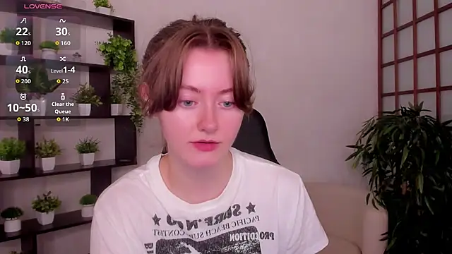 Snapshot of KateCuddle chatting on 07-20-26, 02:41 KateCuddle online show from 07-20-26, 02:41