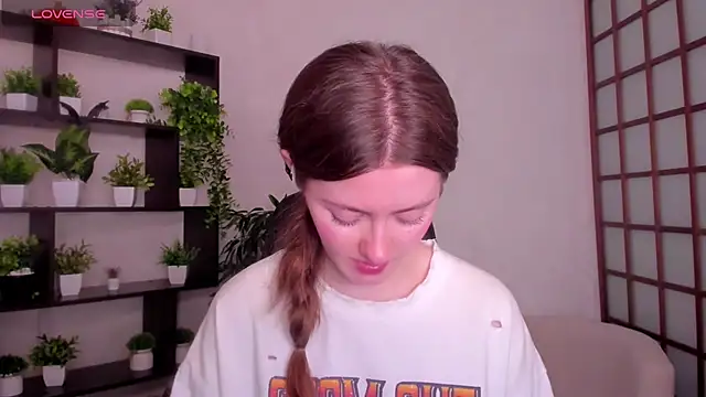 KateCuddle online show from 11-26-25, 02:22