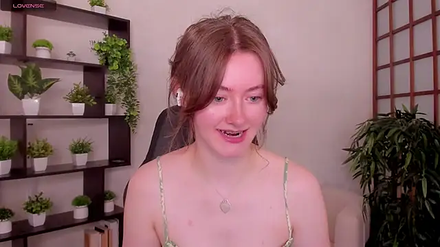 Snapshot of KateCuddle chatting on 07-17-26, 02:20 KateCuddle online show from 07-17-26, 02:20