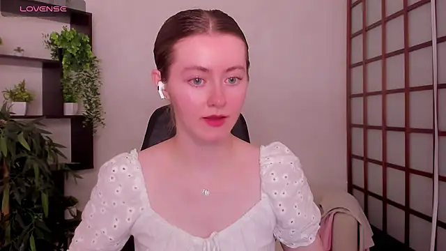 Snapshot of KateCuddle chatting on 07-02-26, 02:45 KateCuddle online show from 07-02-26, 02:45