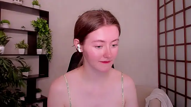 Snapshot of KateCuddle chatting on 06-30-26, 02:44 KateCuddle online show from 06-30-26, 02:44