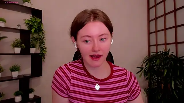 Snapshot of KateCuddle chatting on 07-28-26, 02:19 KateCuddle online show from 07-28-26, 02:19