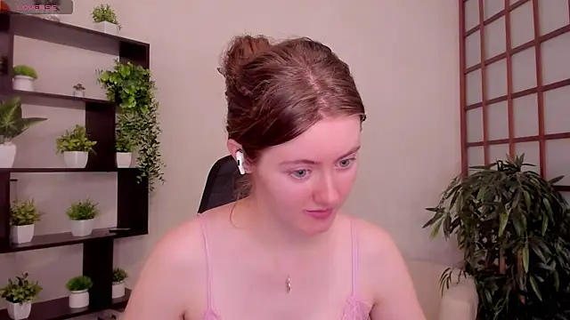 Snapshot of KateCuddle chatting on 07-30-26, 02:21 KateCuddle online show from 07-30-26, 02:21