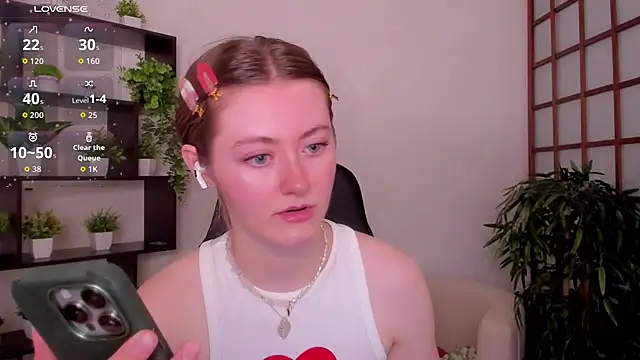 Snapshot of KateCuddle chatting on 07-16-26, 02:41 KateCuddle online show from 07-16-26, 02:41