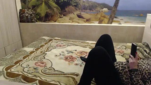 Snapshot of Aphelandra chatting on 03-18-25, 04:06 Aphelandra online show from 03-18-25, 04:06