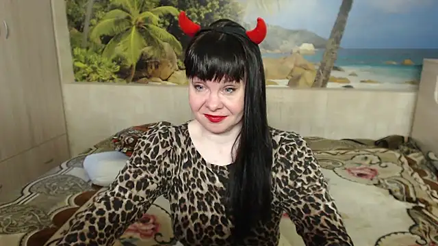 Snapshot of Aphelandra chatting on 02-19-25, 12:00 Aphelandra online show from 02-19-25, 12:00