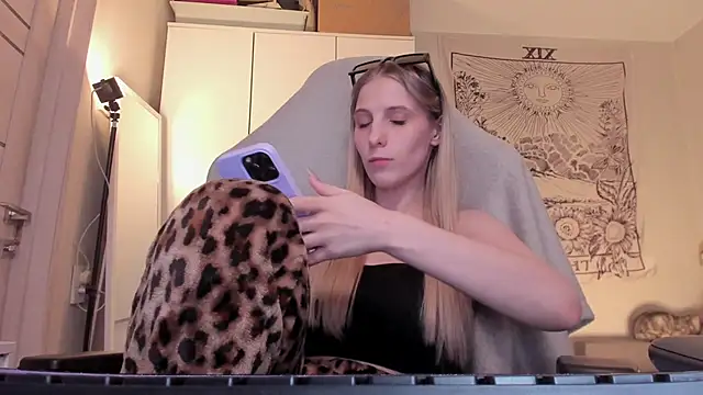 Anna Fink online show from 03-11-26, 08:14