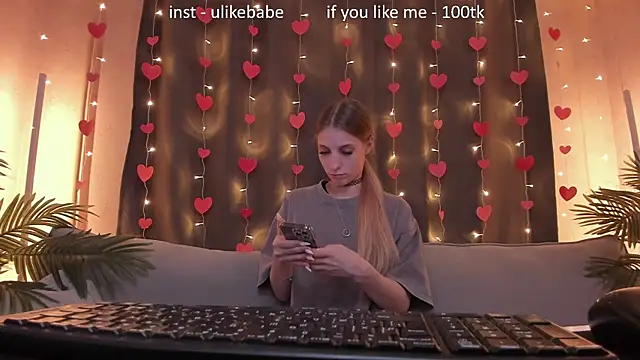 Snapshot of Anna_Fink chatting on 02-14-25, 12:14 Anna Fink online show from 02-14-25, 12:14