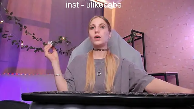 Snapshot of Anna_Fink chatting on 02-18-25, 05:53 Anna Fink online show from 02-18-25, 05:53