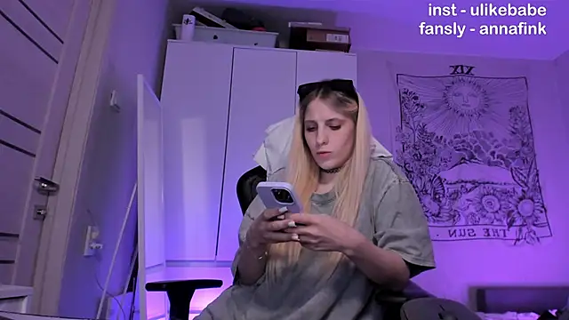 Snapshot of Anna_Fink chatting on 11-04-25, 10:35 Anna Fink online show from 11-04-25, 10:35