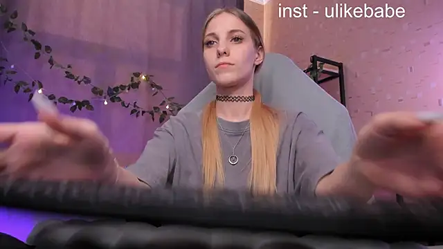 Snapshot of Anna_Fink chatting on 02-22-25, 04:51 Anna Fink online show from 02-22-25, 04:51