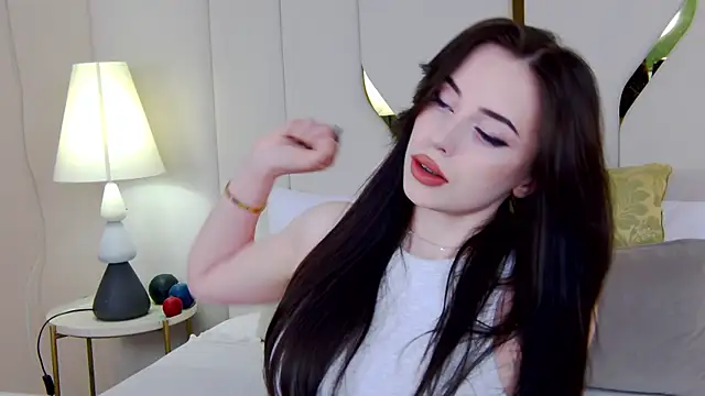 Betty Bridge online show from 04-18-26, 02:36