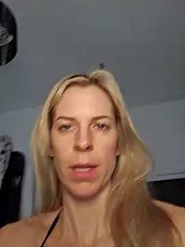 Snapshot of Amber_riivers chatting on 01-31-25, 10:31 Amber riivers online show from 01-31-25, 10:31