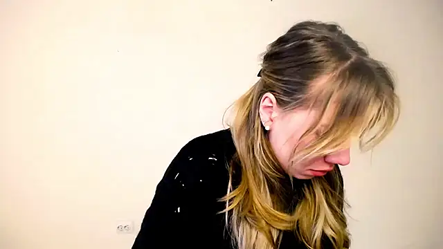 Sport Tall Doll online show from 04-27-26, 08:01