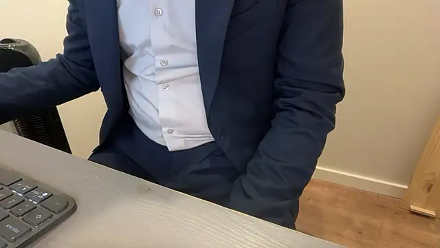 Snapshot of rickyi2023 chatting on 11-26-25, 05:24 rickyi2023 online show from 11-26-25, 05:24